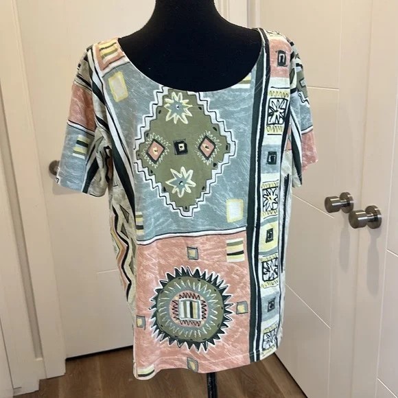 Multicolor Geometric Print Women's Top - Picture 1 of 2